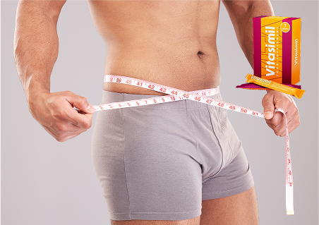 Persona con cinta métrica mostrando reducción de cintura con Vitasimil.